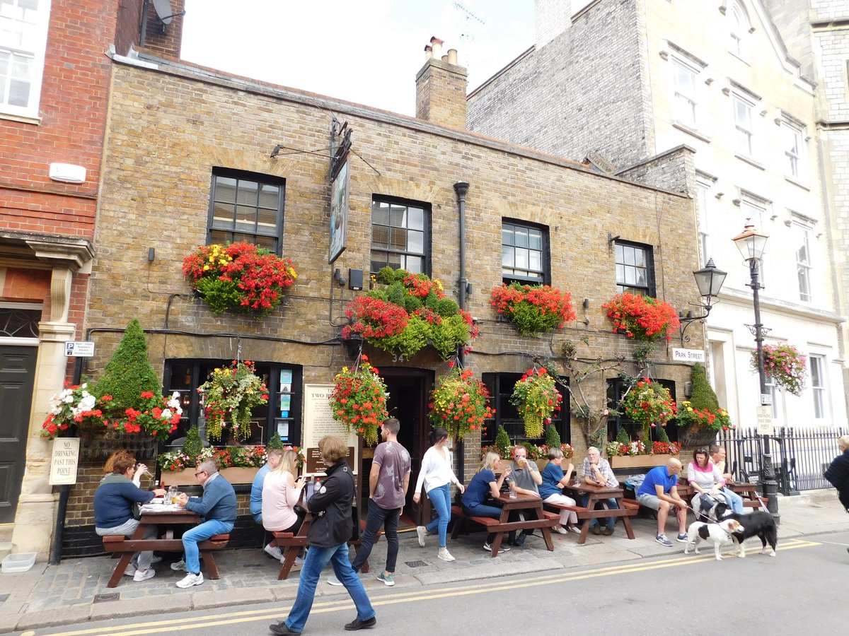 The Two Brewers pub on Park Street Windsor — Grade II listed 1709 building with hanging flower baskets and outdoor seating