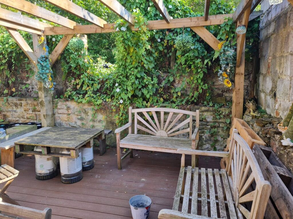 Small courtyard with a ruined stone wall behind The Hop Knocker, Durham